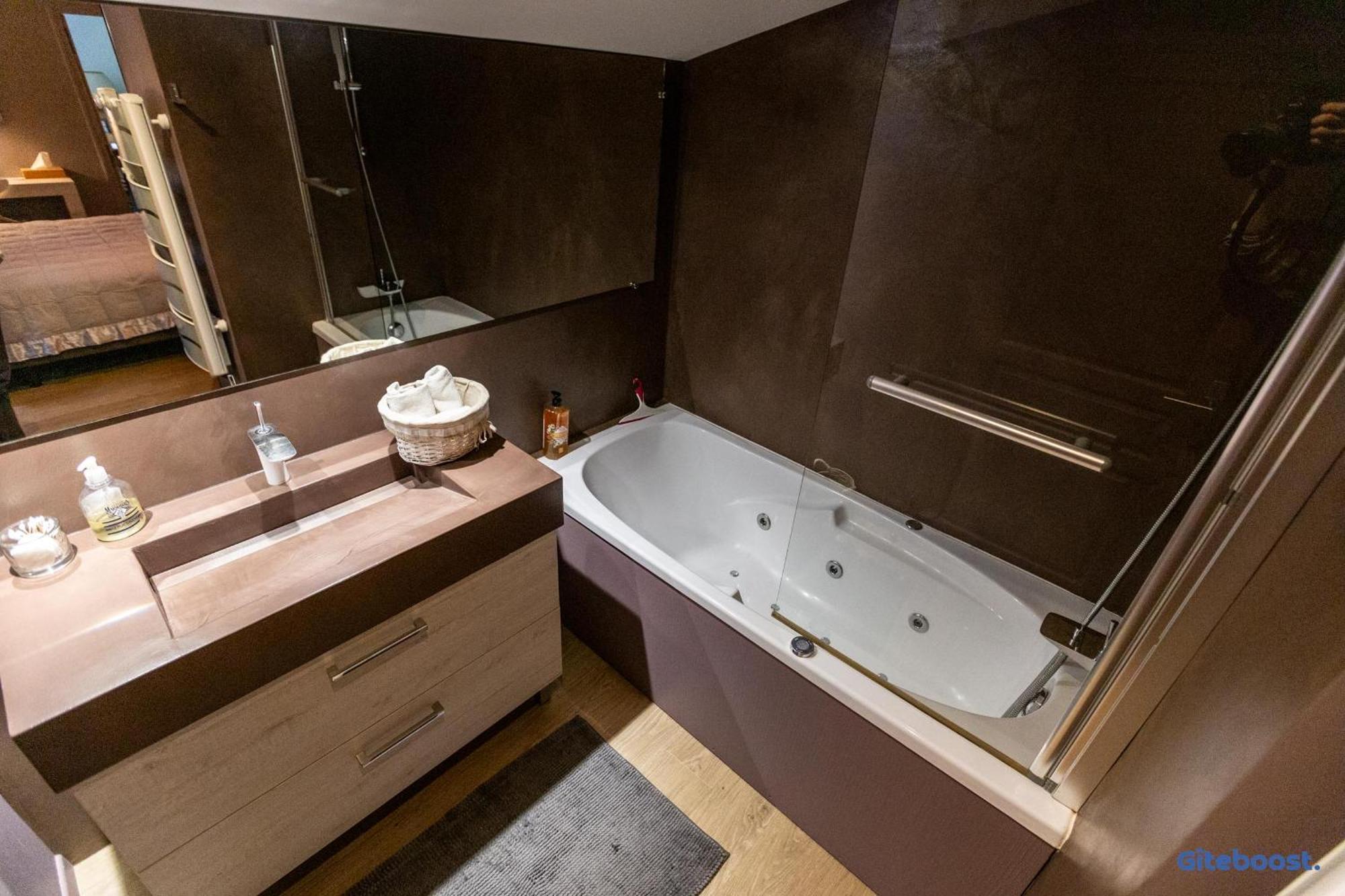 Le Val Des Sens Hotel Chatte Bagian luar foto